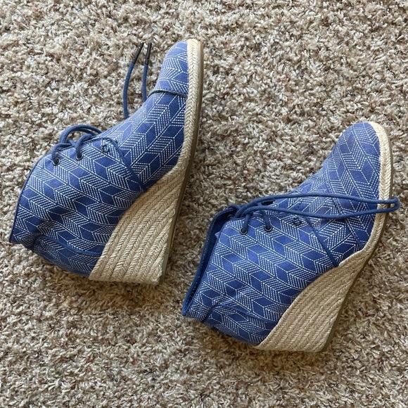 Tom’s Canvas Wedge Bootie - Picture 2 of 5